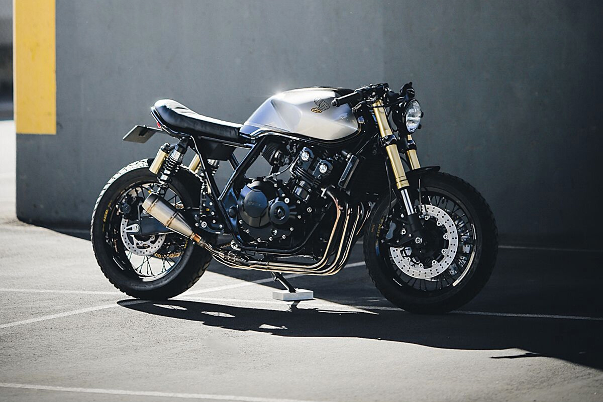 The Scout - Honda CB400 Cafe Racer | Return of the Cafe Racers