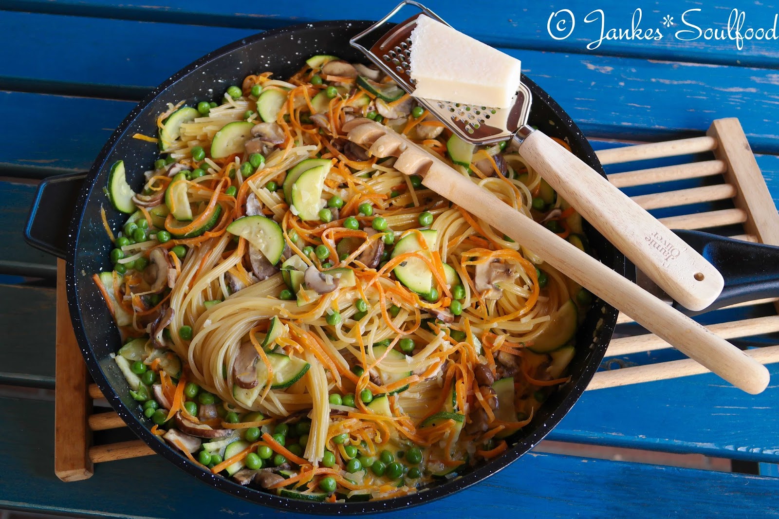 One Pot Pasta mit Gemüse und Thymian - Jankes Soulfood