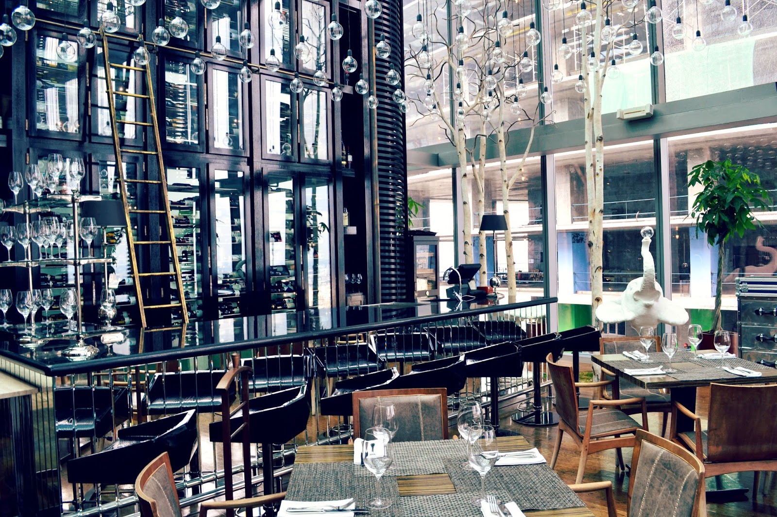 Стейк ит изи афимолл сити. Зафферано москва сити ресторан. Ресторан 8956 москва сити. Ресторан ruski москва сити 85 этаж. Ресторан 8956 москва сити.