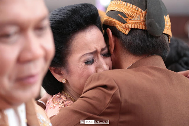 Maaf Ayah dan Ibu, Aku Masih Belum Bisa Memberi Sesuatu, Tapi Aku sedang Berusaha Semampuku Maaf Ayah dan Ibu, Aku Masih Belum Bisa Memberi Sesuatu, Tapi Aku sedang Berusaha Semampuku