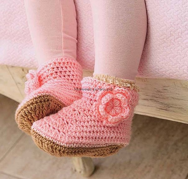 Patrones de bota crochet color rosa para niña