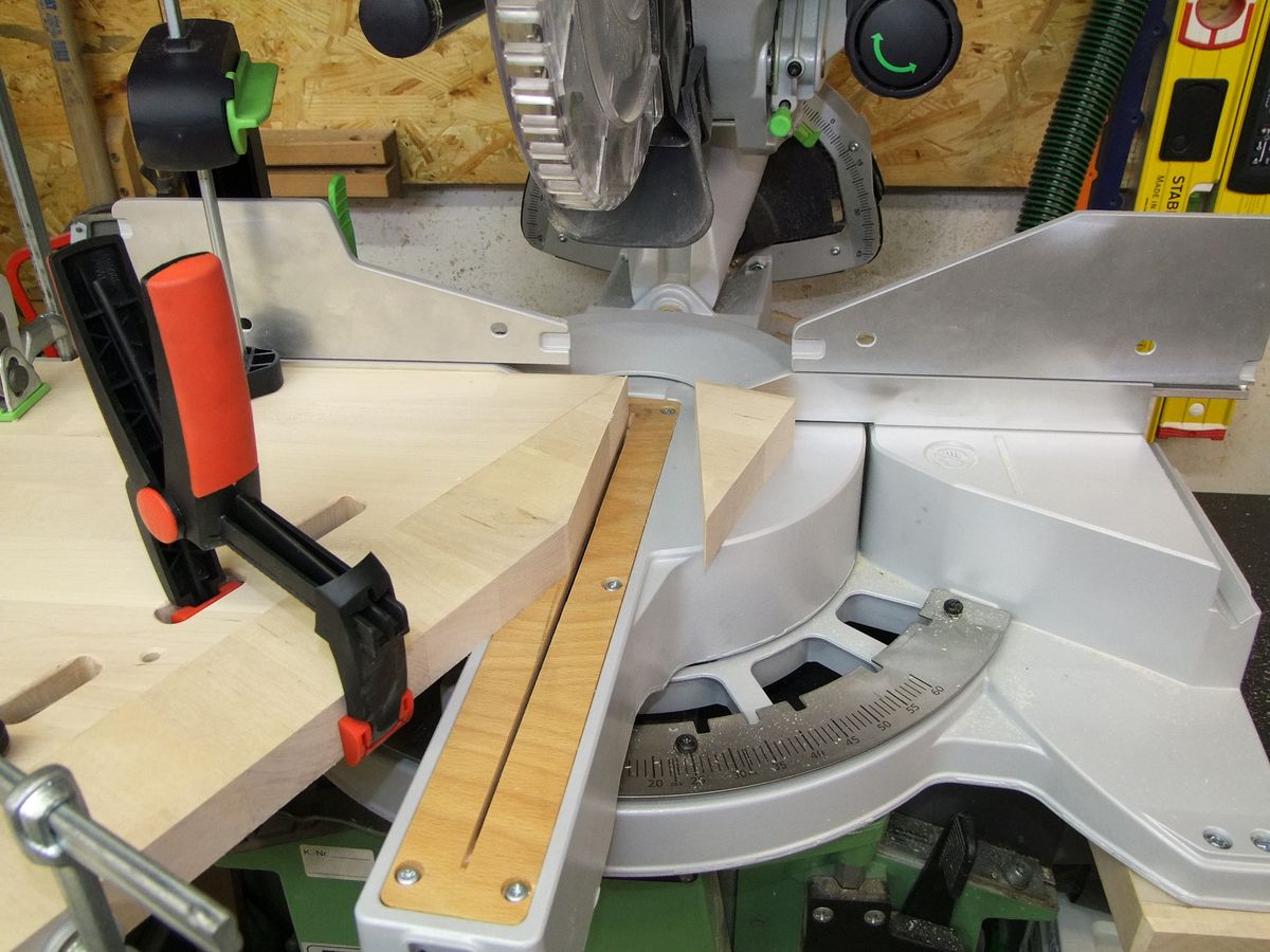 Michas Holzblog Vorrichtung Spitze Winkel sägen Zubehör für die Kappsäge