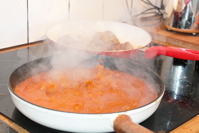 Jamie Olivers 15 minute chilli con carne meatballs