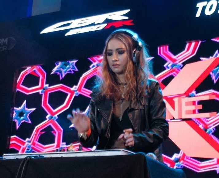Daftar Dj Wanita Indonesia Paling Hot Dan Seksi Serta Foto Buat Kagum Netizen Melihat Live Mereka Daftar Dj Wanita Indonesia Paling Hot Dan Seksi Serta Foto Buat Kagum Netizen Melihat Live Mereka