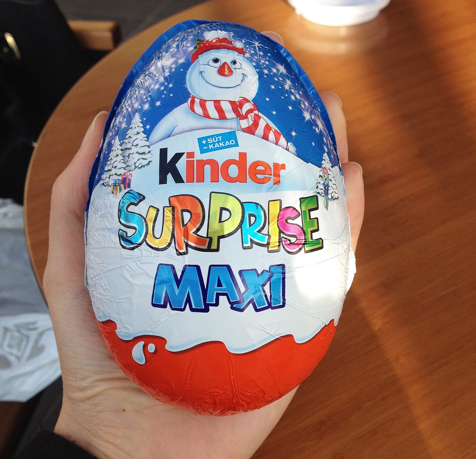 Покупаем киндер сюрприз. Большое яйцо Киндер сюрприз макси. Яйцо Киндер сюрприз макси. Шоколадное яйцо kinder сюрприз Maxi,.