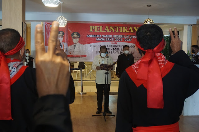 Richard Louhenapessy Lantik Saniri Negeri Latuhalat, Ajak Warga Bangun Kebersamaan Richard Louhenapessy Lantik Saniri Negeri Latuhalat, Ajak Warga Bangun Kebersamaan
