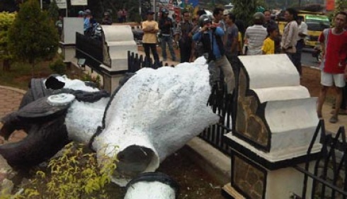 this is my handwriting: Hal Terkait Mengenai Pemenggalan Kepala Patung