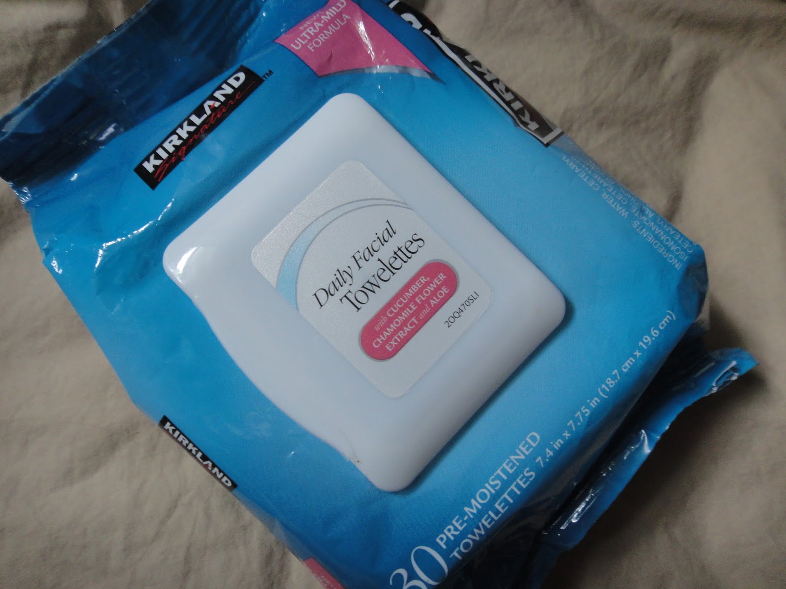 Everything Lovely & Chic {Review} Kirkland Daily Facial Towelettes