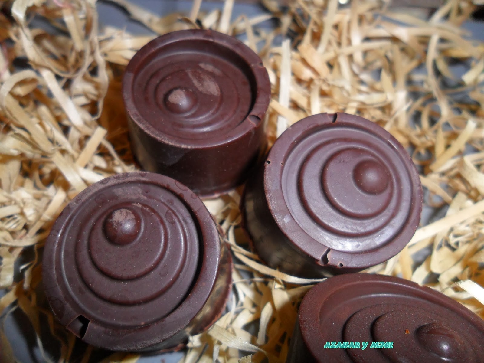 Azahar y Miel by Jacky BOMBONES RELLENOS DE GANACHÉ DE CHOCOLATE