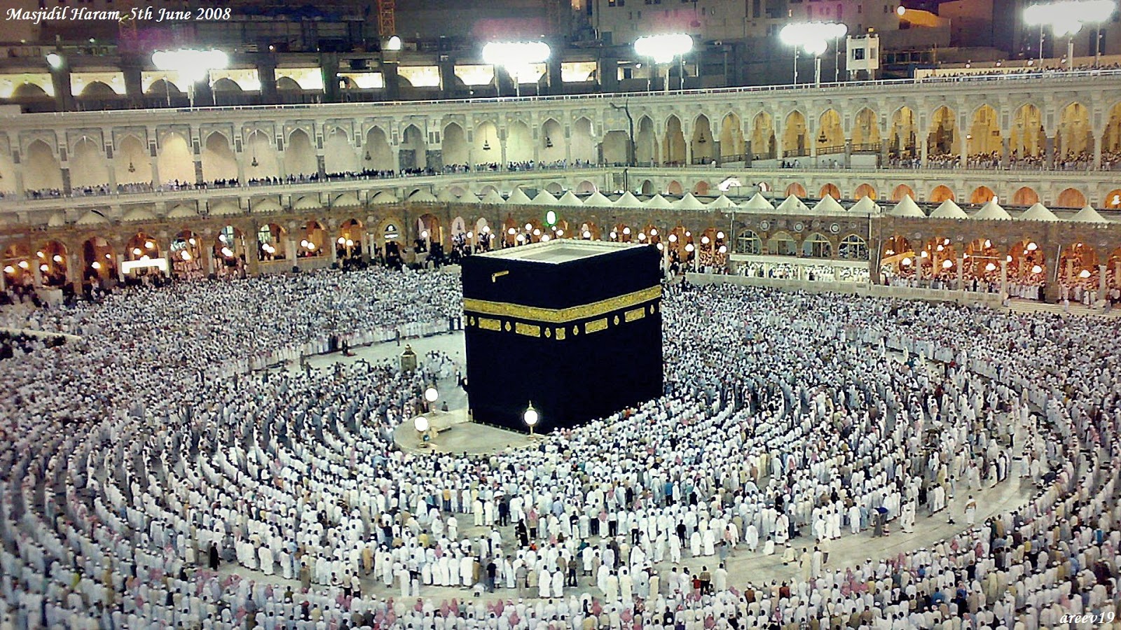 ...al musharrafah holy kaaba is a building in the center of islams holiest ...