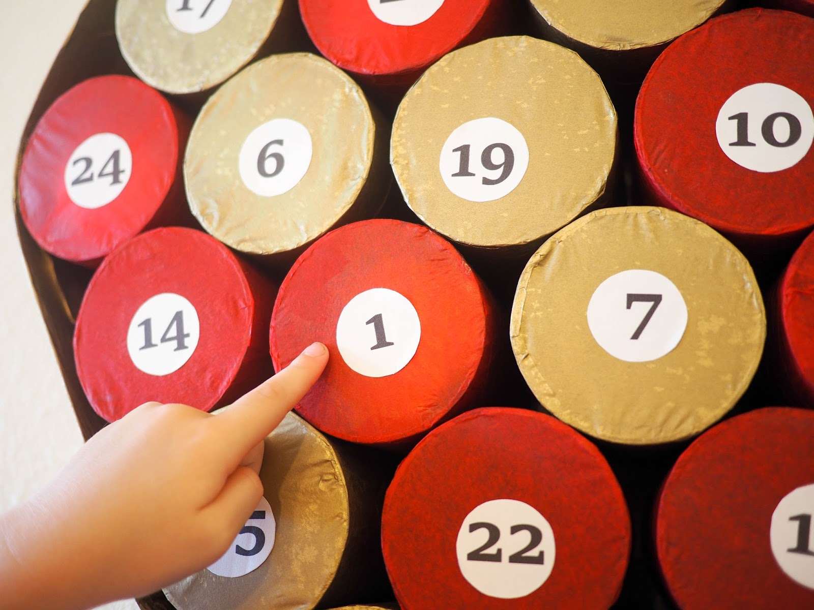 With the calendar filled, it can now be closed up by adding the base. I