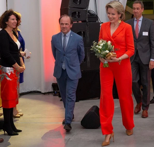 Queen Mathilde wore Natan Jumpsuit. Womed Zuid Award was given to Carmen Perdomo from El Salvador