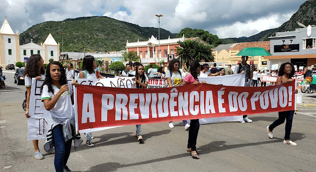 Jacobina tem protesto contra corte no orçamento da Educação