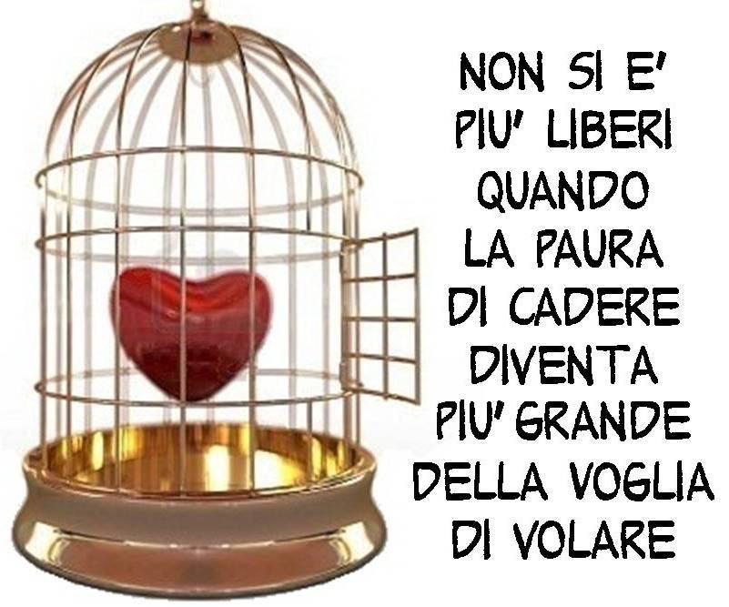 Dolore intorno a una tosse del collo