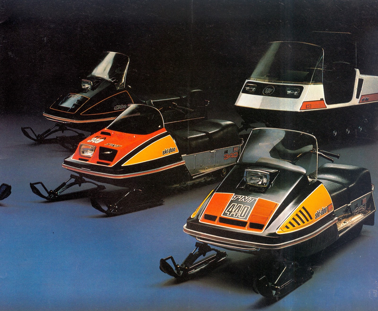 CLASSIC SNOWMOBILES OF THE PAST 1975 SKIDOO SNOWMOBILES