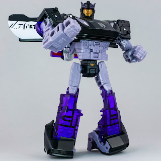Transformers Siege Barricade robot mode