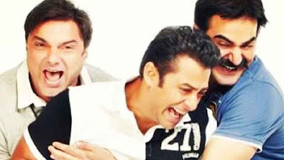 सलमान खान के साथ अरबाज़ खान और सोहेल खान सलमान ने सोहेल को अरबाज़ से बेहतर डायरेक्टर बताया