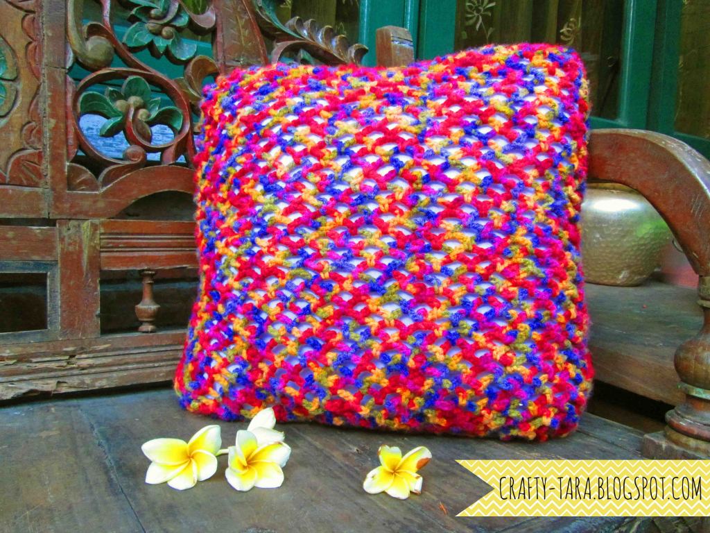 crafty tara: Sarung Bantal Pelangi