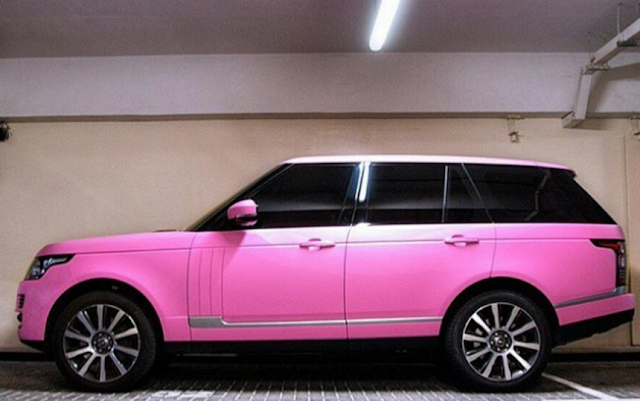 Mempunyai limo dan kereta lain yang serba PINK Mempunyai limo dan kereta lain yang serba PINK