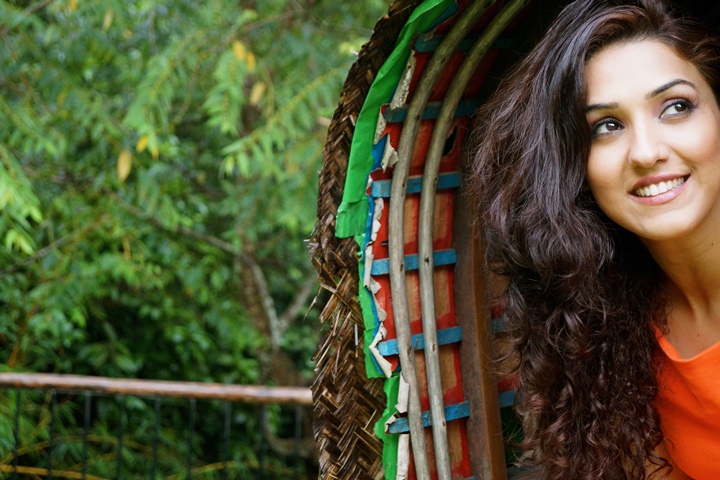 Singer Neeti Mohan Family Photos | Real-Life Photos