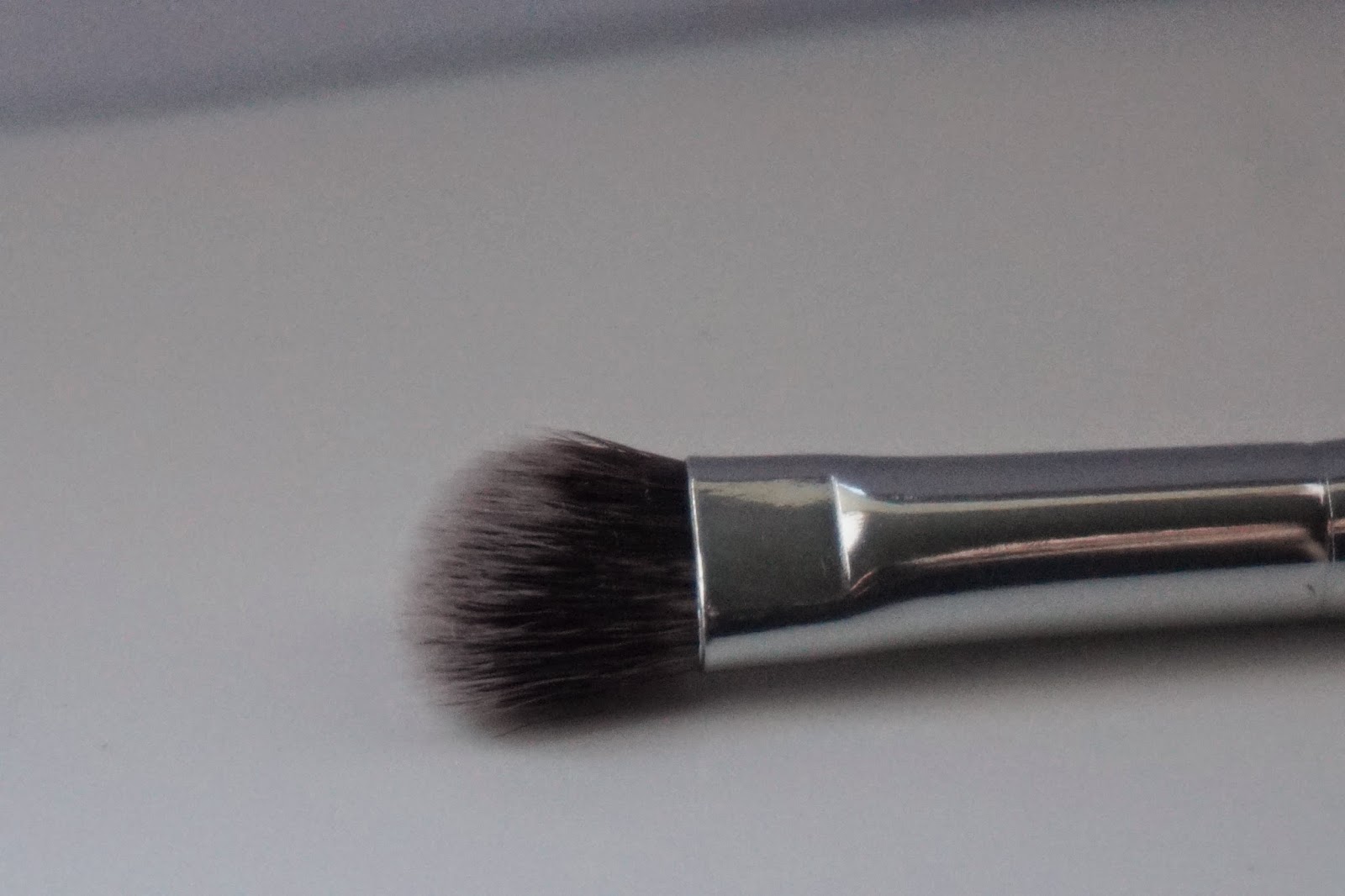 Crown Brush Review SS029 Syntho Angle Fluff - Dusty Foxes Beauty