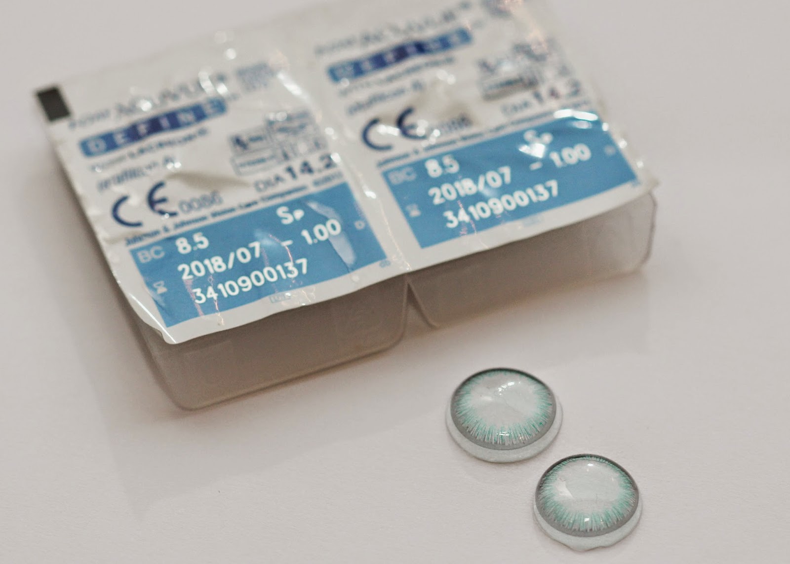 fundamentally-flawless-acuvue-define-contact-lenses-review-sparkle