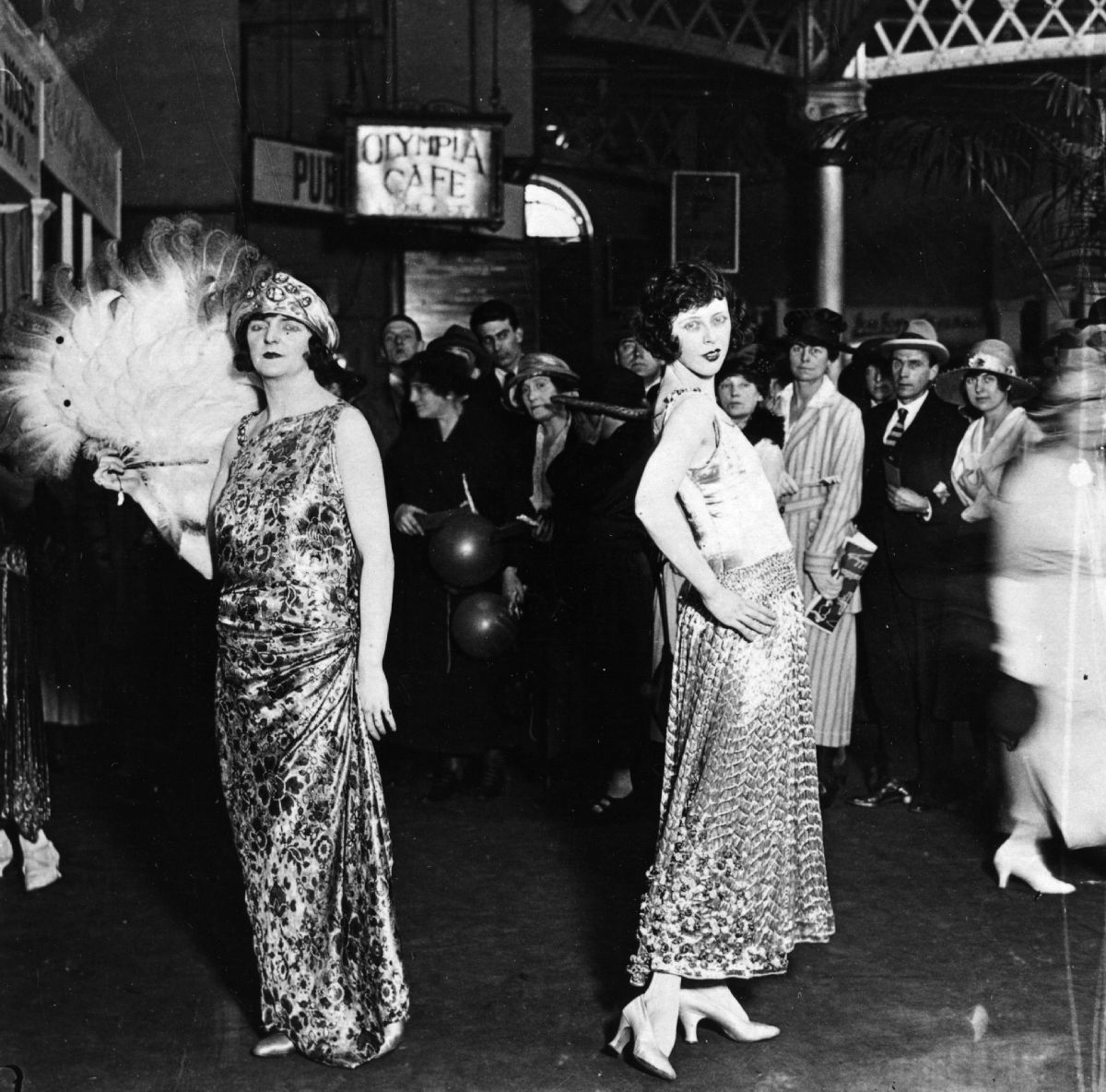 Style in the Jazz Age 20 Vintage Photos Show Beautiful Women's