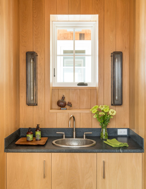 Summer home in Maine by Giannetti Home