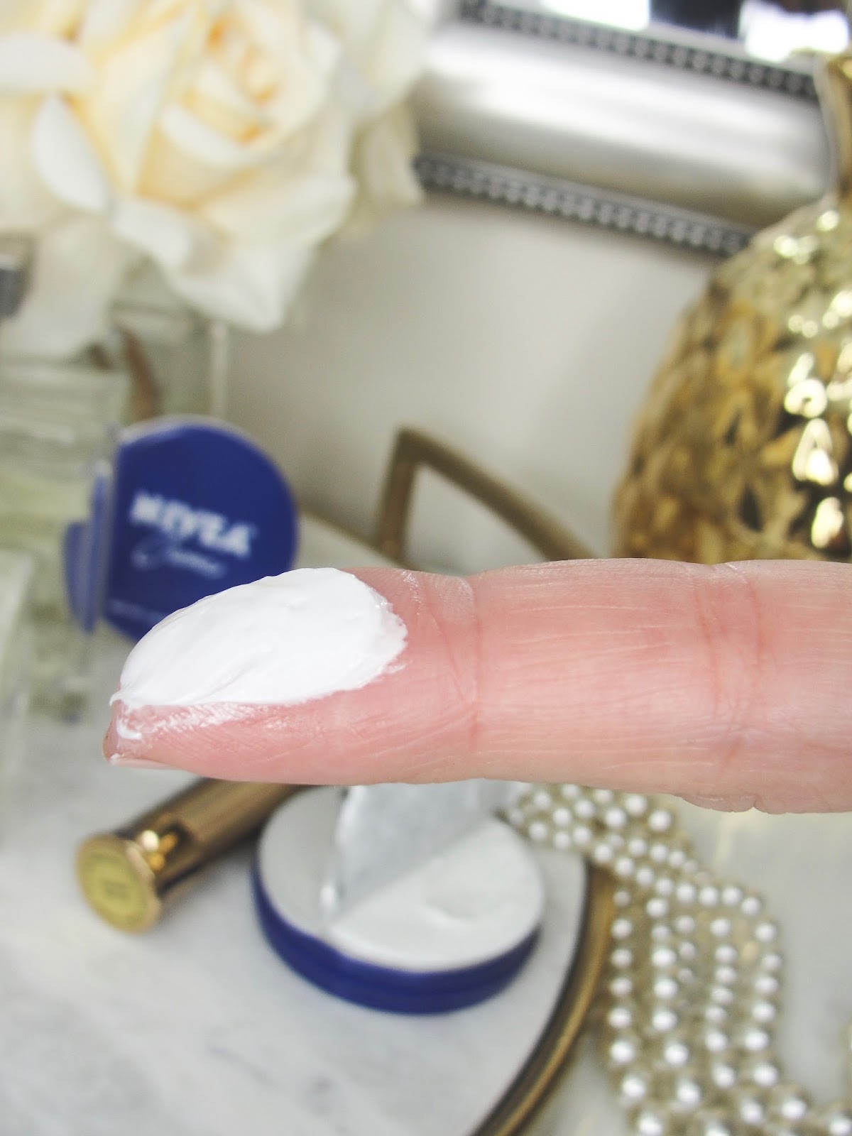 HOW TO USE NIVEA CREME AS AN EYE CREAM!