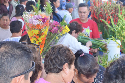 Navojoenses prefieren comprar las flores en el Mercado Municipal