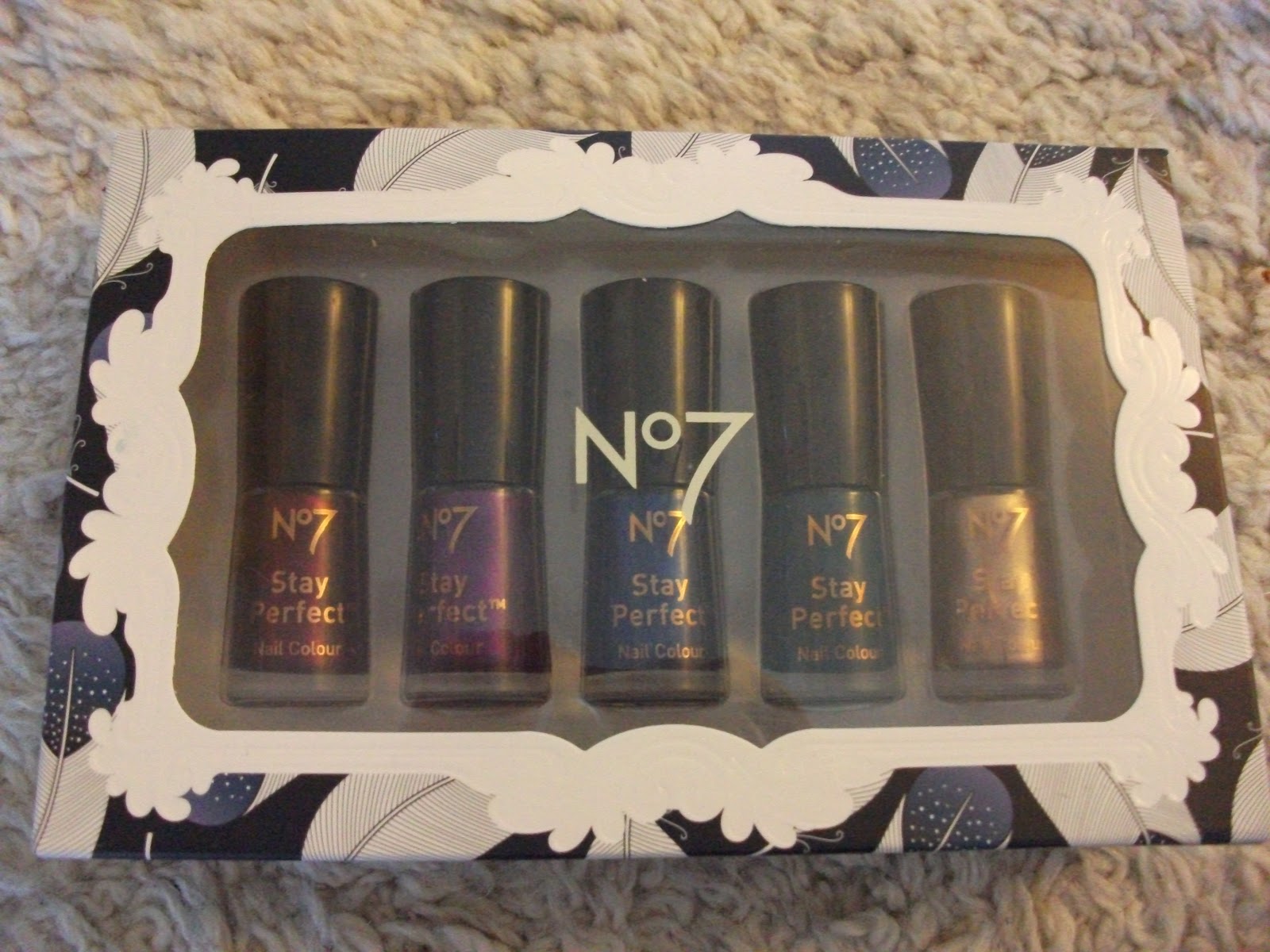 A Wardrobe Full Of Dreams... No7 Nail Varnish Gift Set