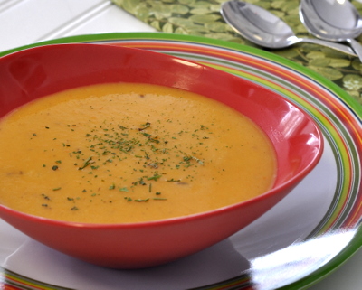 Healthy Carrot Soup ♥ KitchenParade.com, my cousin's famous carrot soup recipe, creamy even though it's made with skim milk, not cream. Weight Watchers Friendly. Budget Friendly. Low Carb. Rave Reviews!