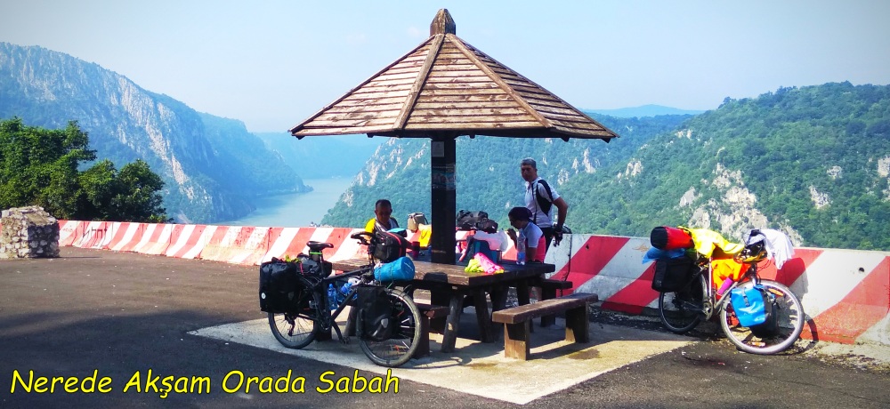 Nerede Akşam Orada Sabah