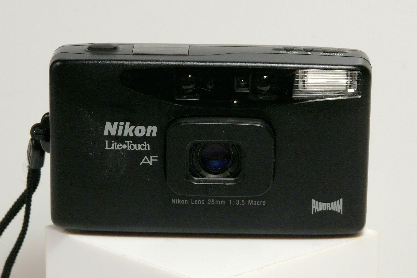 Random Camera Blog: A Quick Review of the Nikon Lite Touch AF600