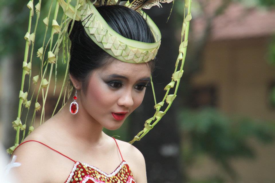 baju pengantin dayak 