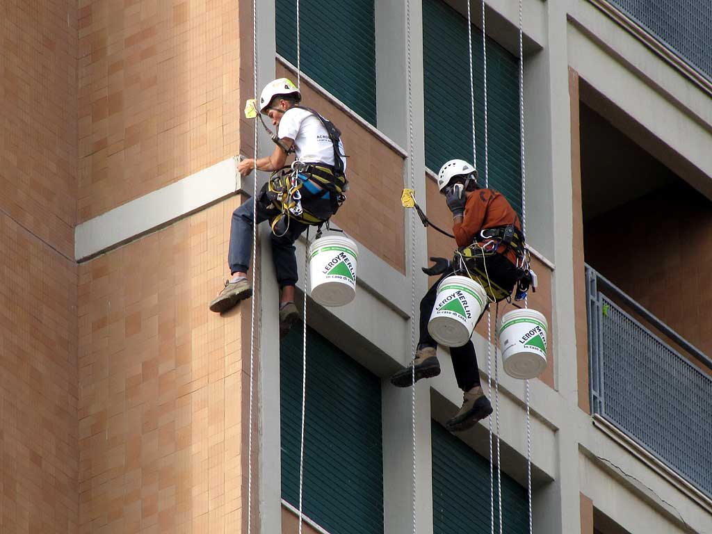 High Risk Acrobats Livorno Daily Photo: Acrobats at Work