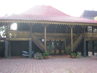 rumah adat sumatera selatan sumsel rumah tradisional rumah limas palembang sumsel rumah limasan Gambar Rumah Adat Indonesia