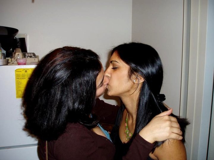 Hot Pakistani Girl Kissing Photos Fun Maza New