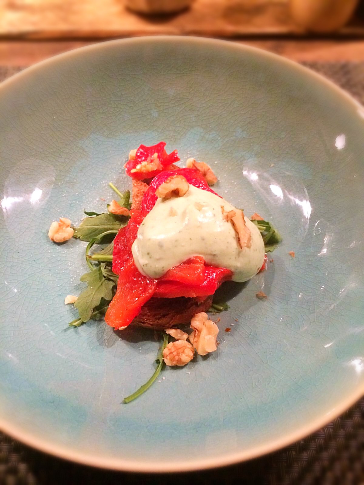 Kookkunst Geroosterde paprika met geitenkaasbasilicumcrème en walnoten