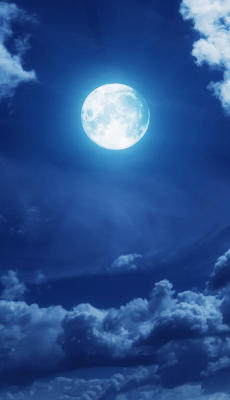 Lune et Nuages Bleus - Fond d'Écran en QHD pour Mobile