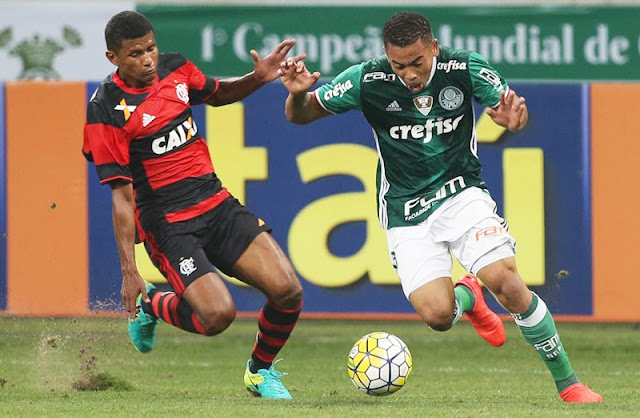 Flamengo discute a renovação de Márcio Araújo