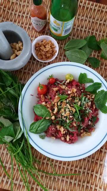 Carpaccio de boeuf au citron; "Bò tái chanh" ;délicieux,goûteux!