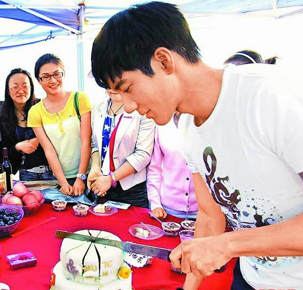 Leehom Wang celebrates his 36th birthday ~ Asian Entertainment Gossip