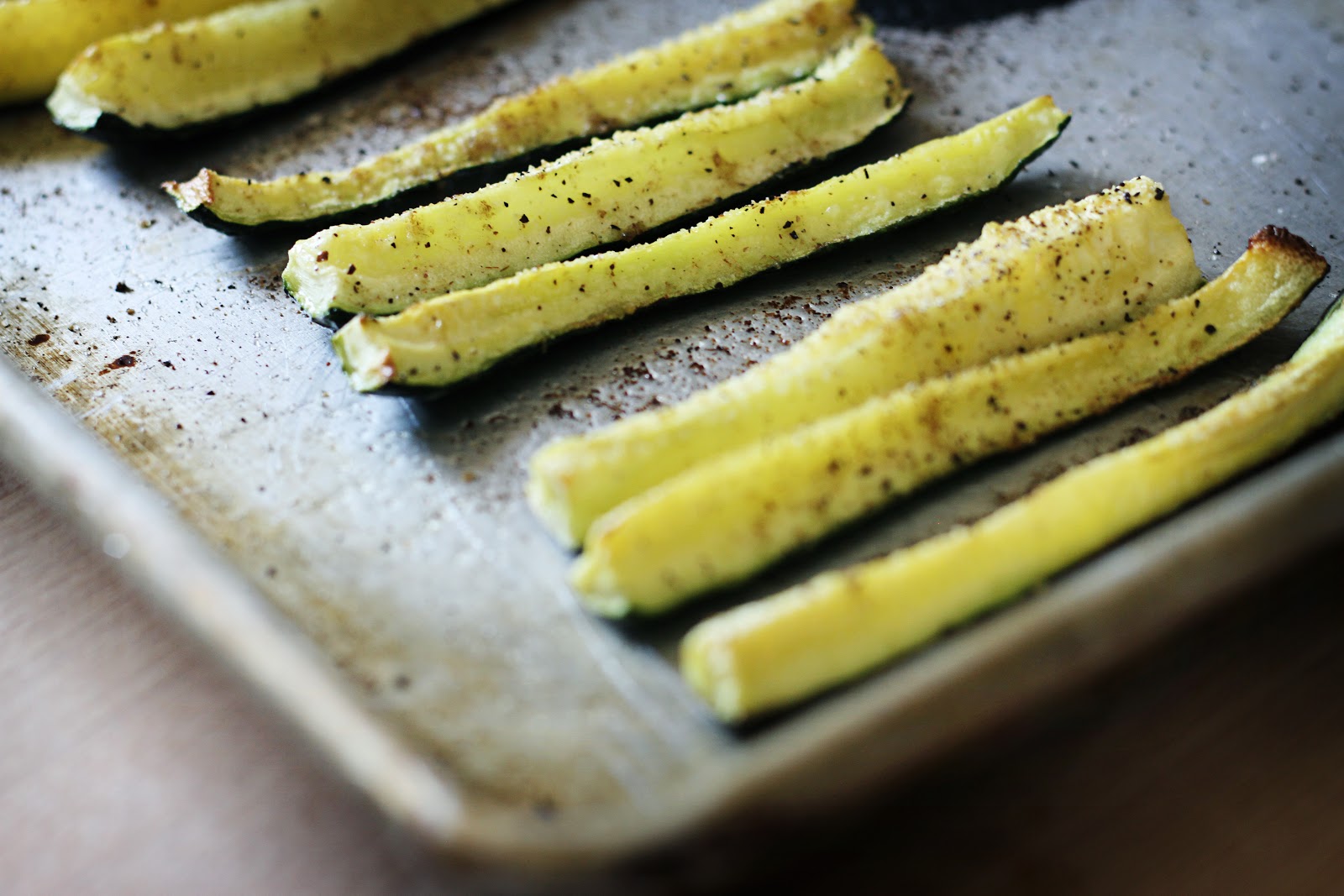 CremedelaCrumb Easy Oven Roasted Zucchini Spears