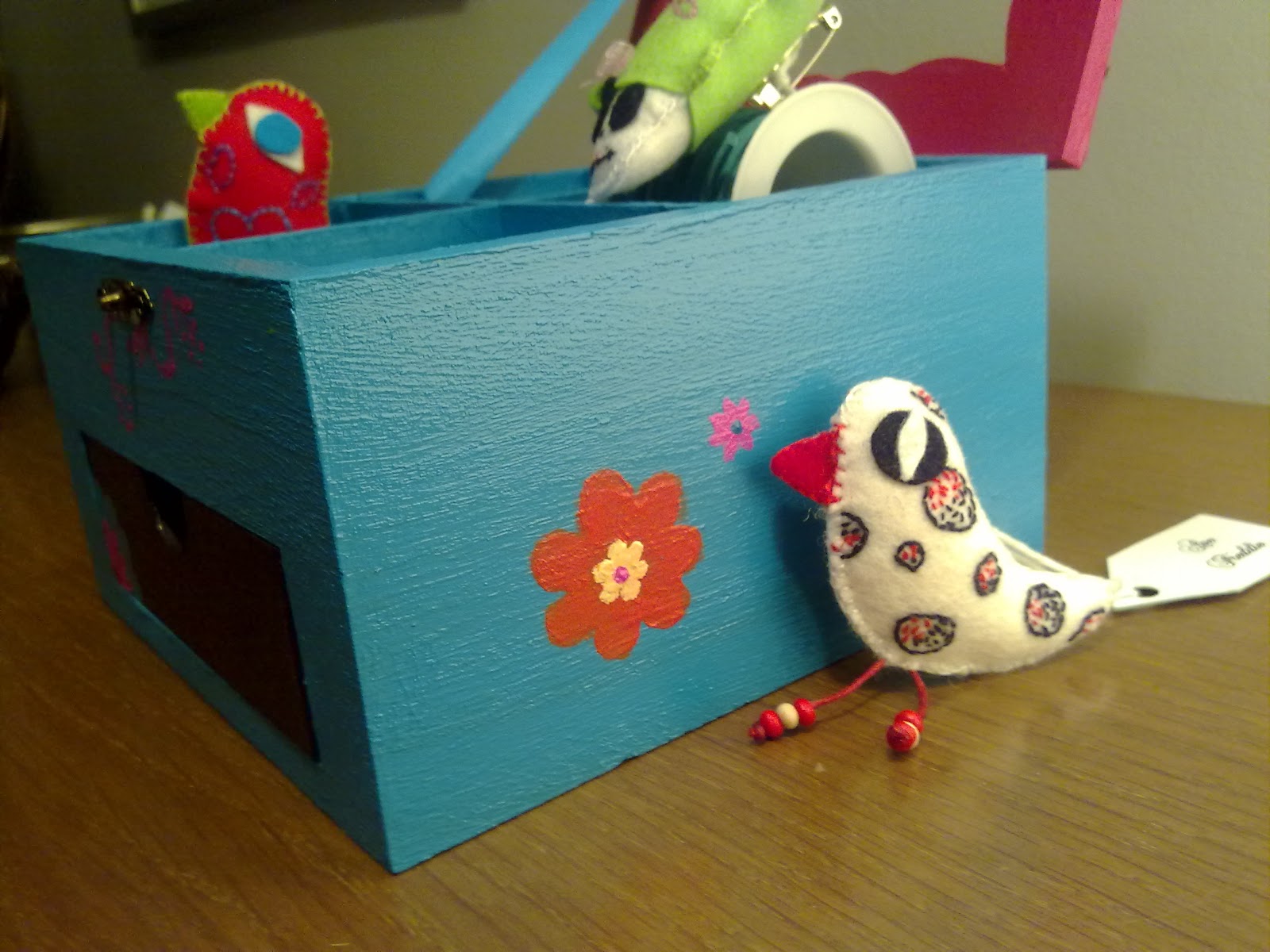 Tiny Stuff: Cajas pintadas y expositores