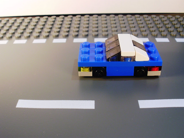 MOC LEGO carro azul em micro escala