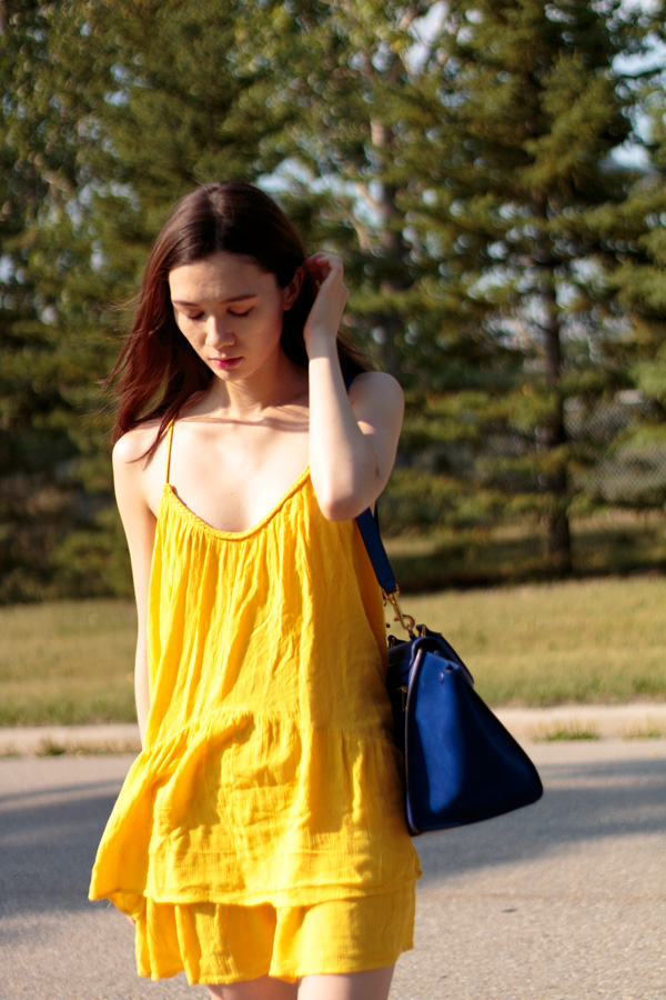 styling bright colours, bright dress, yellow dress, indigo celine, summer outfit, summer style, calgary fashion blogger, trapeze dress