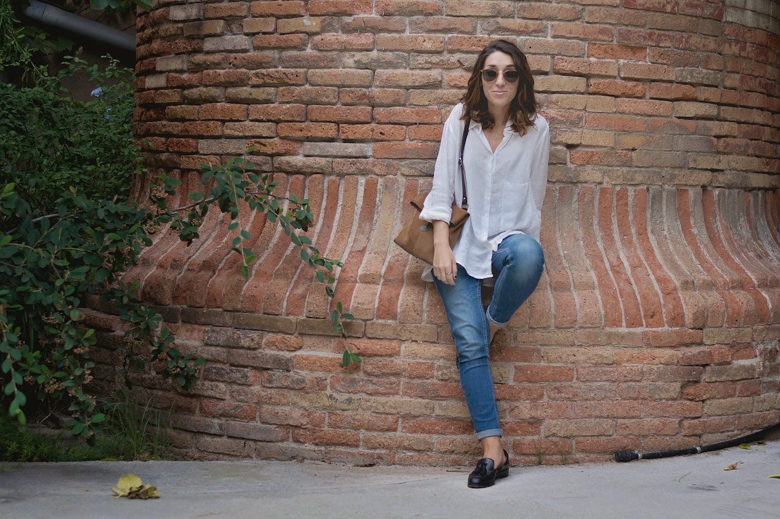 Camisa Mango, jeans Pull&Bear, collar &Other stories, H&M sunnies, mocasines Geox