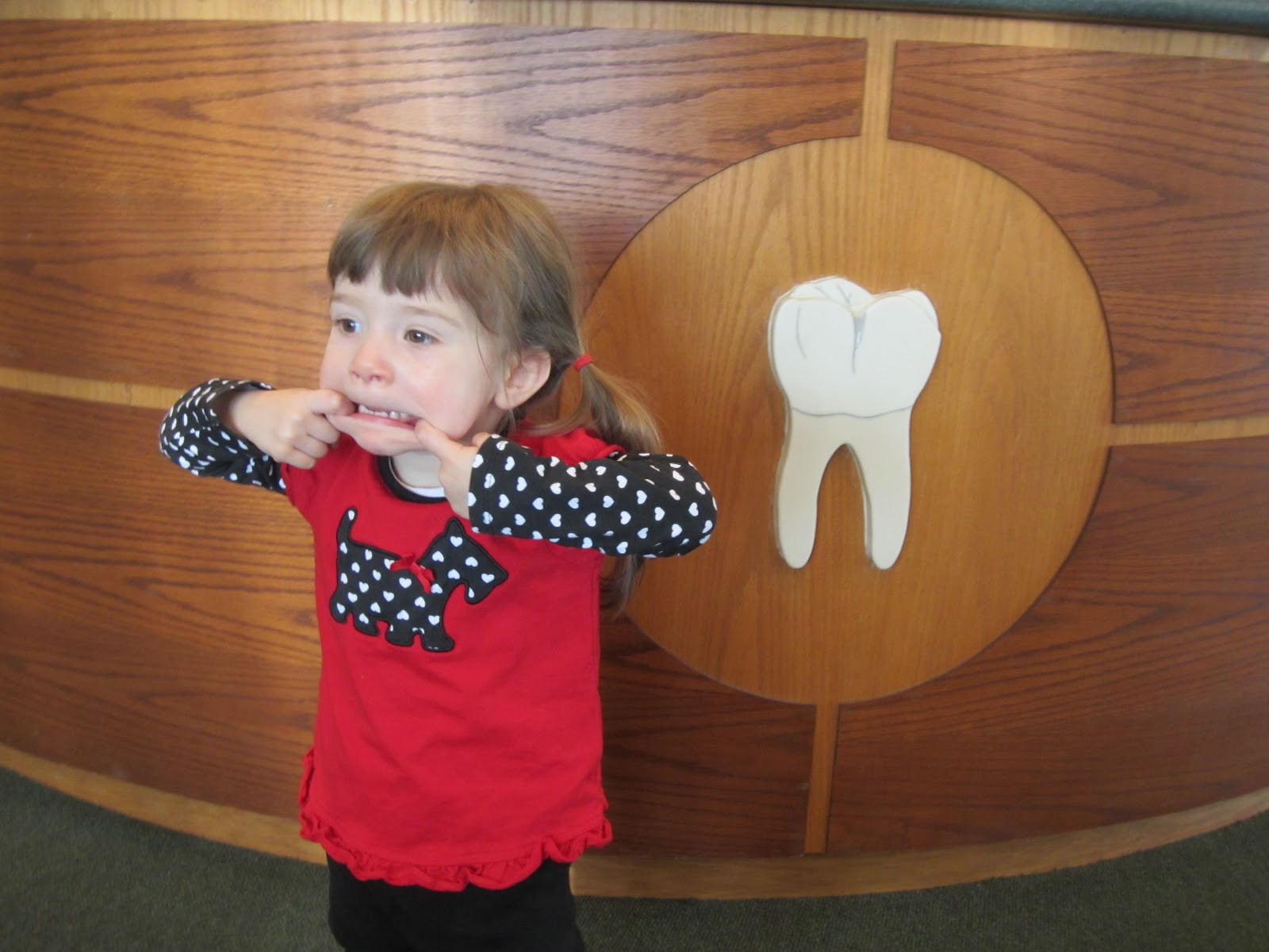 e-s-first-dentist-visit-still-playing-school