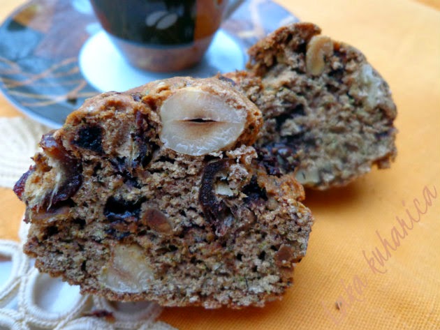 Cantuccini s datuljama i timijanom ☆ Cantuccini with dates and thyme Cantuccini with dates and thyme by Laka kuharica: aromatic, dry and crunchy biscuits with no added sugar.